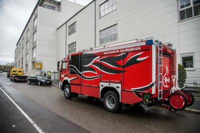 Waiblingen: Auf regennasser Strasse von Fahrbahn abgekommen und an der Strassenlaterne gelandet